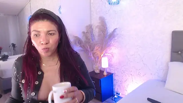 Serena_Houstonn live cam on StripChat