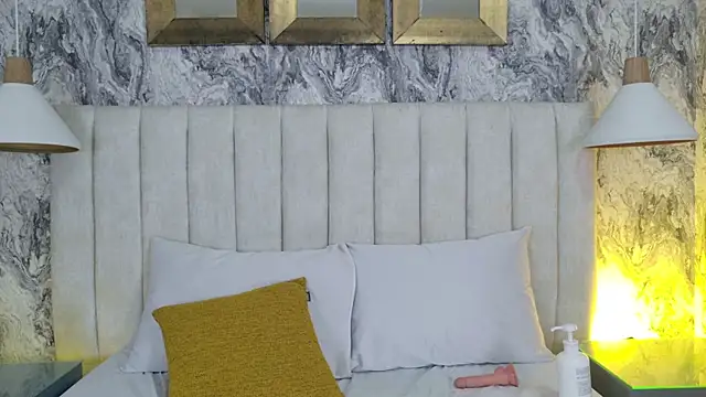 AnitaMore_ webcam