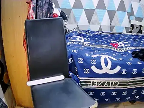 Trish_CurveCock webcam