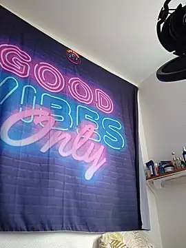 Mikaaa97 webcam