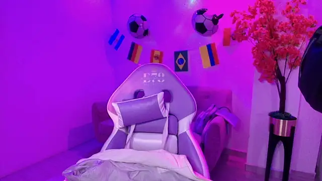 rainy_doll - Rainy_doll's free webcam - UK Sex Cams