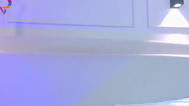 NaomiKlarc webcam