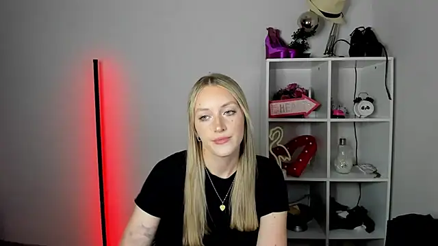 EvelynBlond webcam