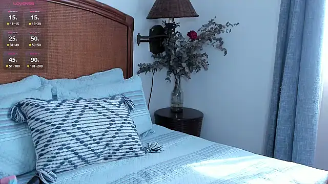 Christine_35 webcam