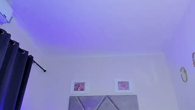 NicoleeJoness webcam