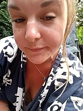 SwedishJennifer live sex cam