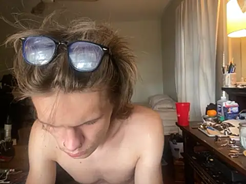 xanderozzz (M young) - #american #bisexuals #blondes #cam2cam #flashing #flexing #hd #middle-priced-privates #mobile #muscular #recordable-privates #small-audience #smoking #white #young