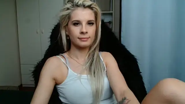 KristineGlow webcam