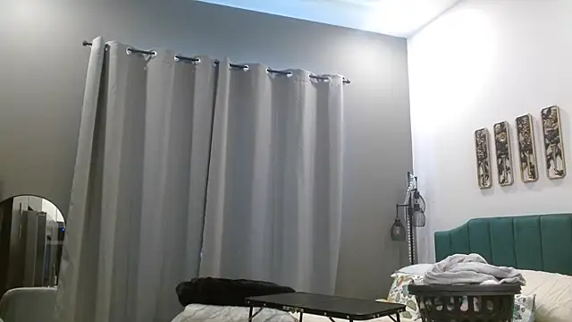 HazelSkyesChat webcam