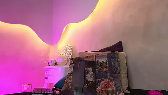 BellaRouxxx webcam