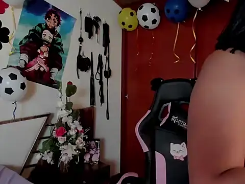 zaraywhitmore webcam