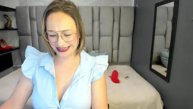 Charlot_milf webcam