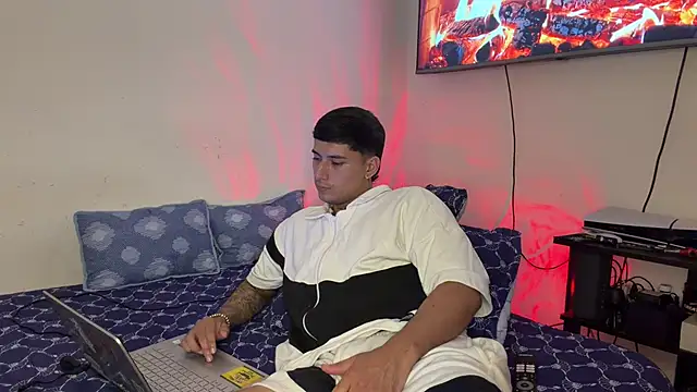 SexxxySquirterStev777 live sex cam