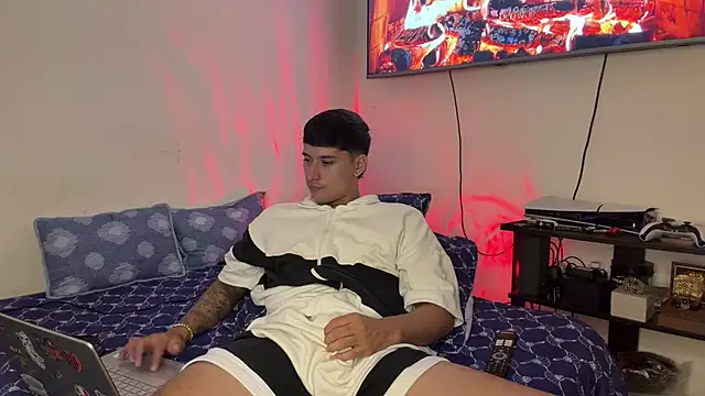 SexxxySquirterStev777 webcam
