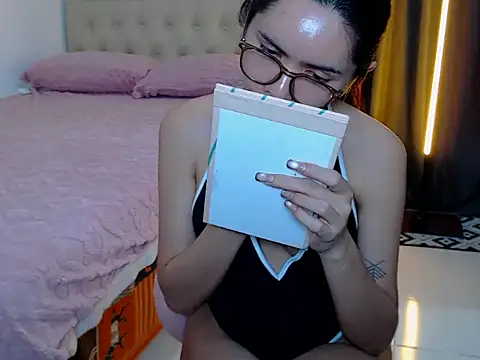 Alexandra_Kenn webcam