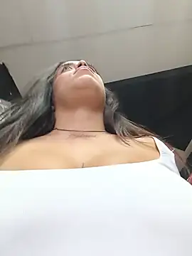MissNyraSecret webcam