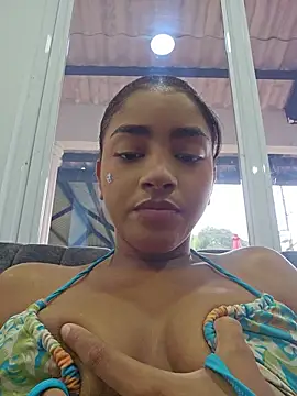 Milu_Luthor webcam