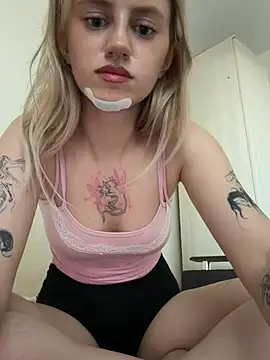blondiedoll webcam