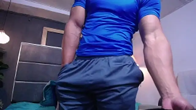teddyfit19cm live cam on StripChat