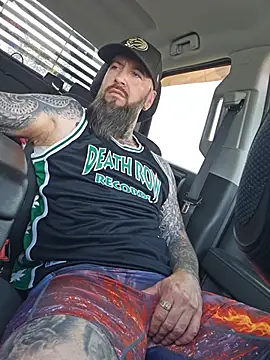 Beardedtattood webcam