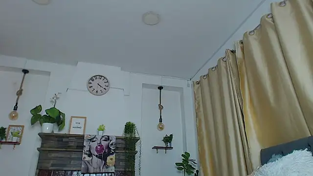 Emma_hassani live cam on StripChat