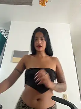 Laura_fernandezII live cam on StripChat