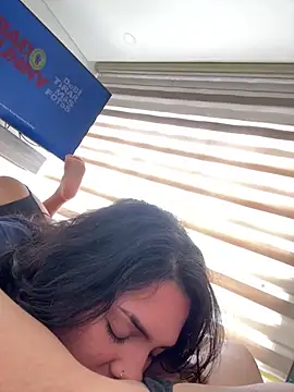 Alice_surprise webcam