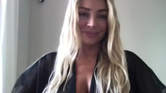 Chloeblond live cam on StripChat
