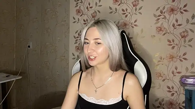 WhitePowerGirl webcam