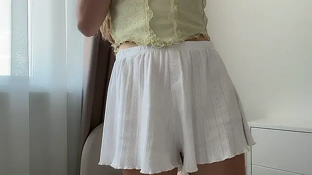 ShySchoolGirl webcam