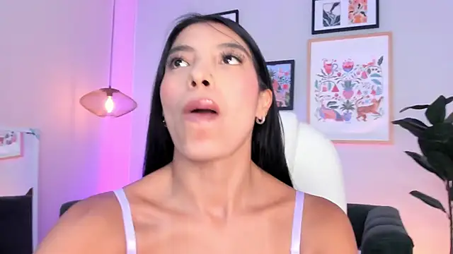 Tiffany_Low webcam