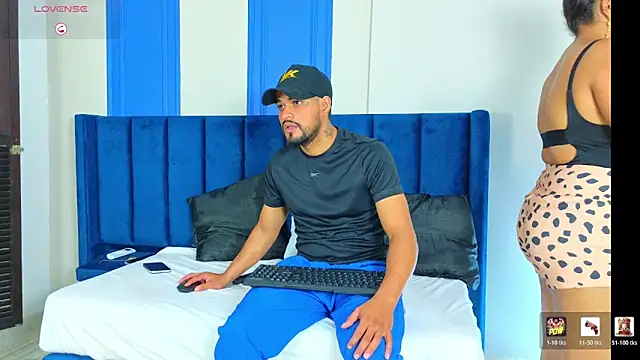 CURVYANDKING_CR webcam