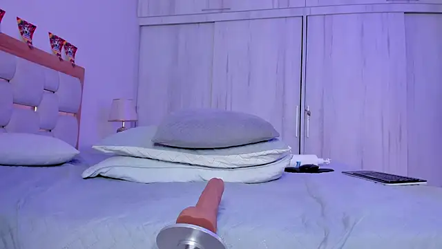 mia_hank