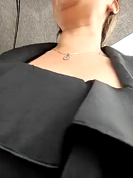 tata_sanz_ (Ask my age) - Make me warm my pussy in silence