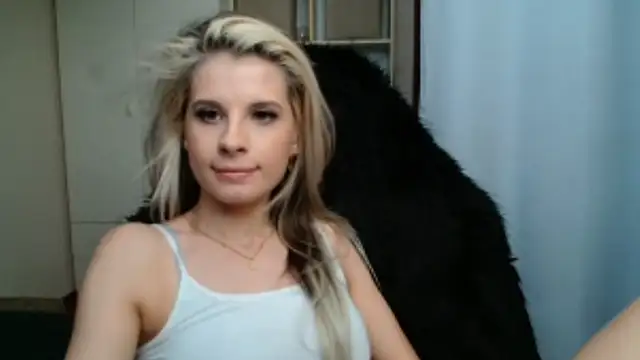 KristineGlow webcam