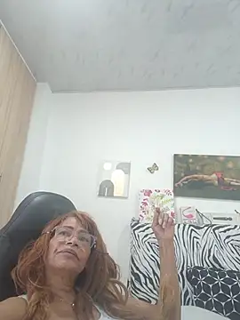 BustyMilf_ webcam