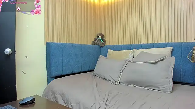 zara_milf webcam