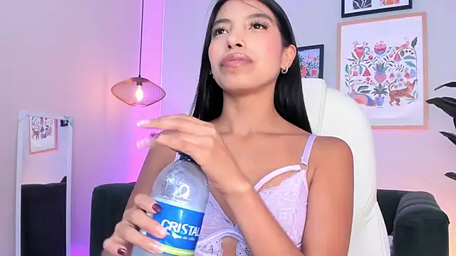 Tiffany_Low webcam