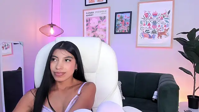 Tiffany_Low webcam