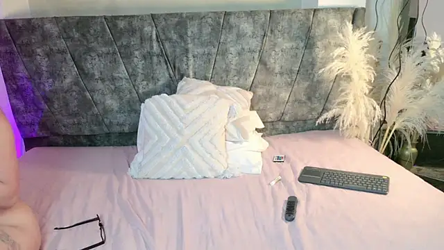 MadisonCollinss_ webcam