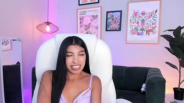 Tiffany_Low webcam