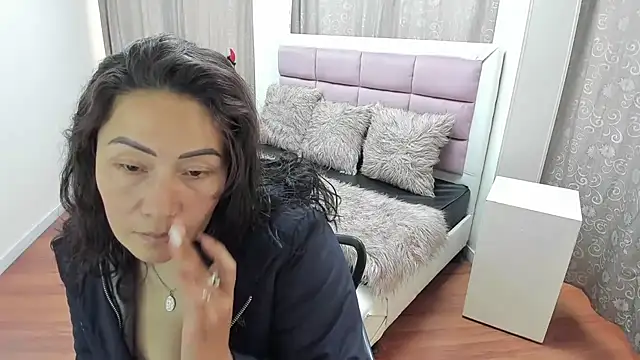 gaby_trent live cam on StripChat