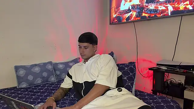 SexxxySquirterStev777 webcam