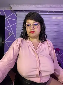 MiiaaJoness webcam