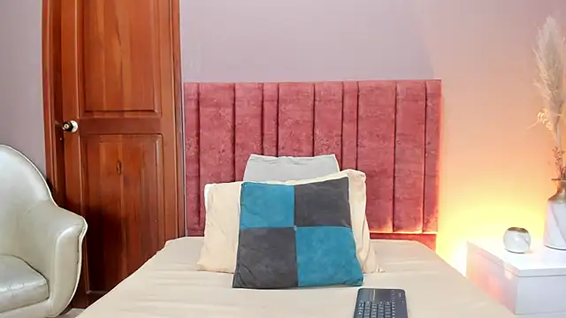 FreyaCameron webcam