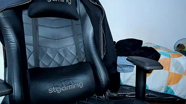 Tommy_Bred live cam on StripChat