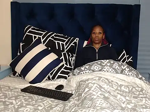 QUEENMANDYY webcam