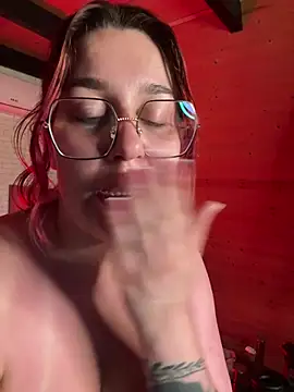 VikiDemini webcam