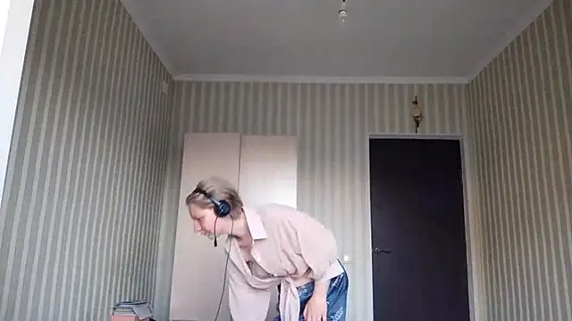 JennyShortcut webcam
