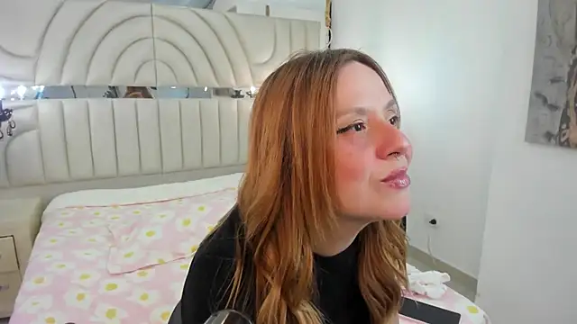 Paulette_roux webcam